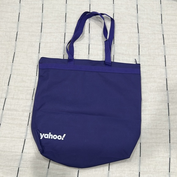 Purple tote bag (NEW) with zipper and “Yahoo!” Logo